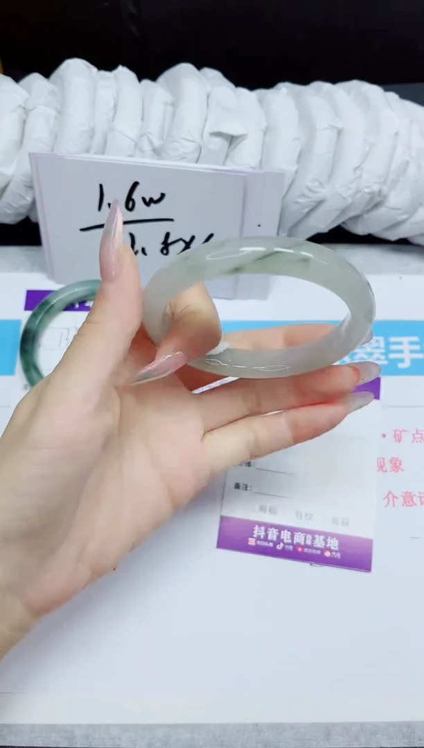 石英质玉手镯未镶嵌134.