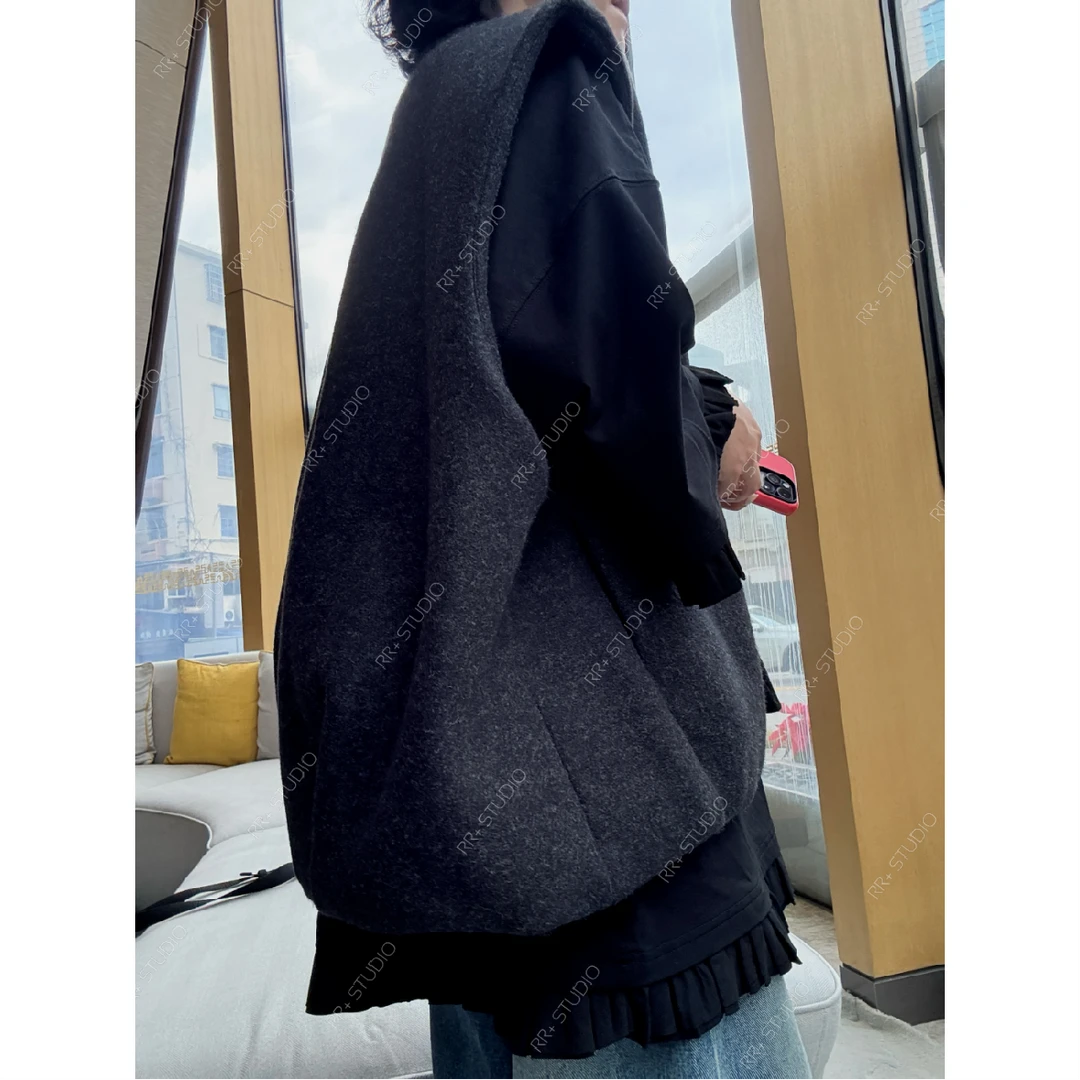 22083设计感单排扣气质圆领马夹女秋冬宽松百搭保暖无袖外套