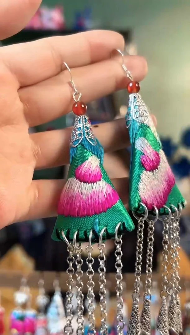 彩云南阁非遗老绣饰品784*