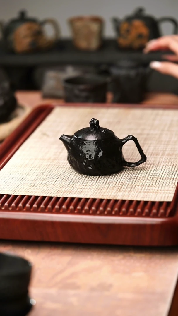 归玉堂冰碛岩重工雕刻太和壶150cc