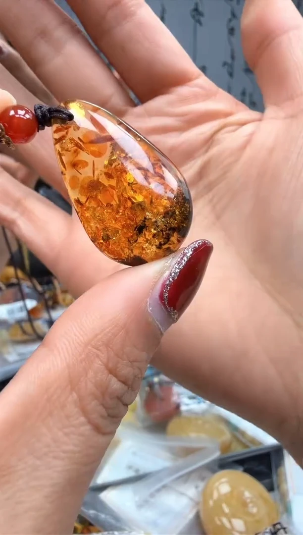 【闪购商品】琥珀裸石未镶嵌挂坠