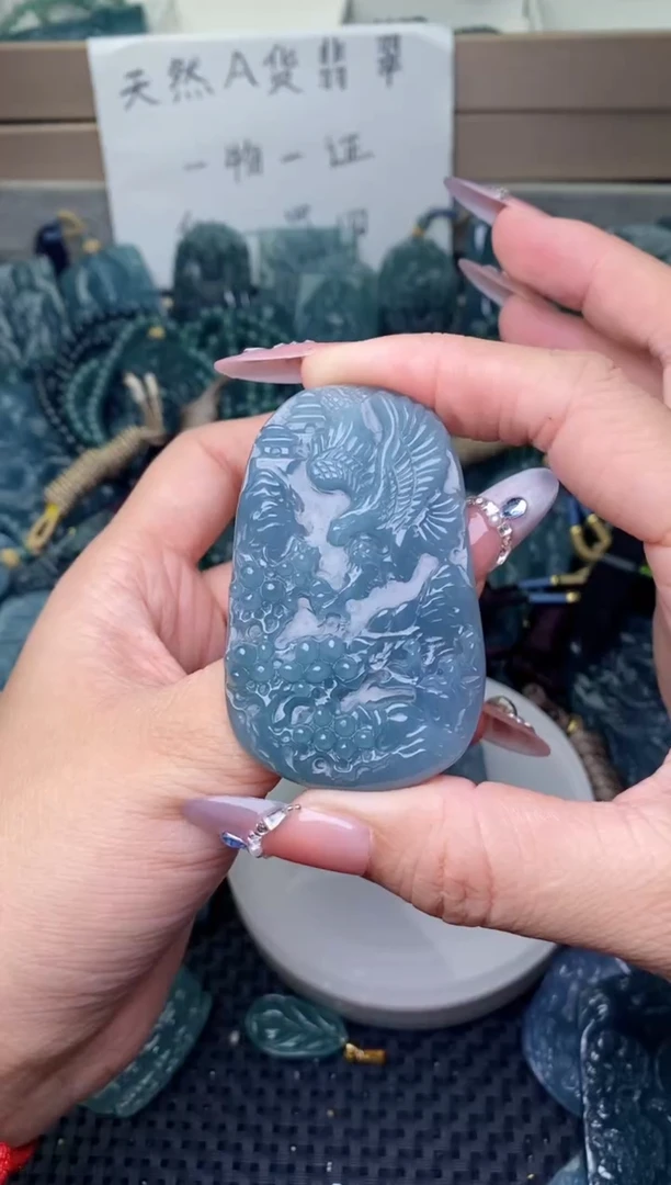 翡翠未镶嵌颈饰