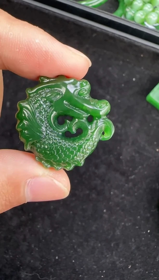 颈饰未镶嵌和田玉鱼化龙