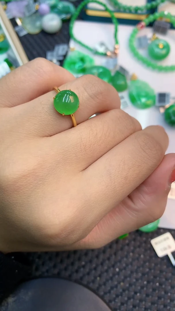 颈饰18K金镶嵌翡翠1