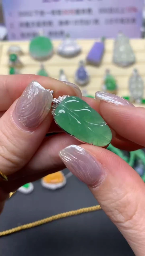 【闪购商品】翡翠吊坠(不含链)18K金镶嵌吊坠|2700+270