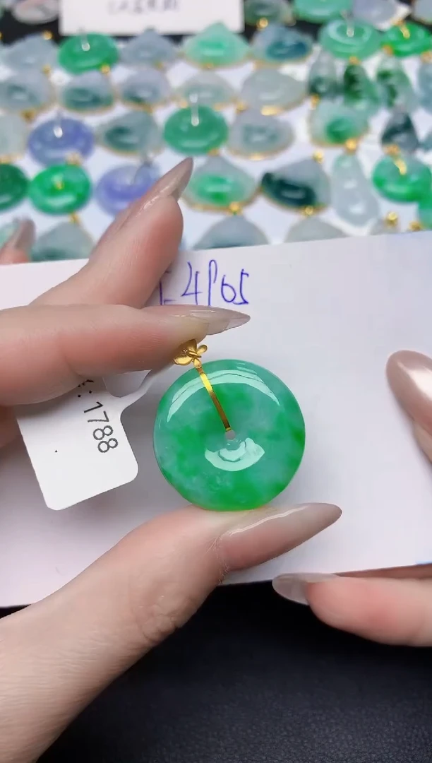 颈饰18K金镶嵌翡翠 天然缅甸A货翡翠百元以上9元证书费自理