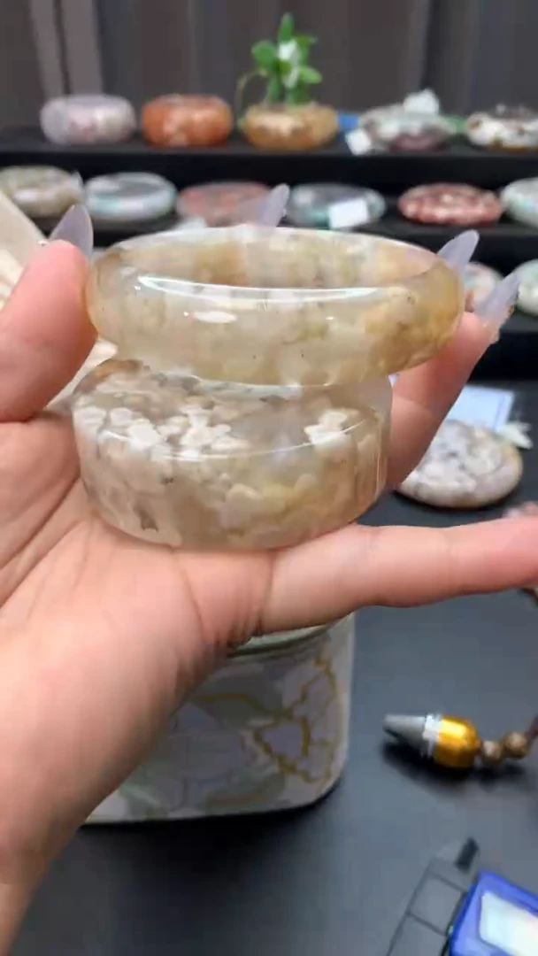 未镶嵌手镯石英质玉（62圈口）赠送镯心