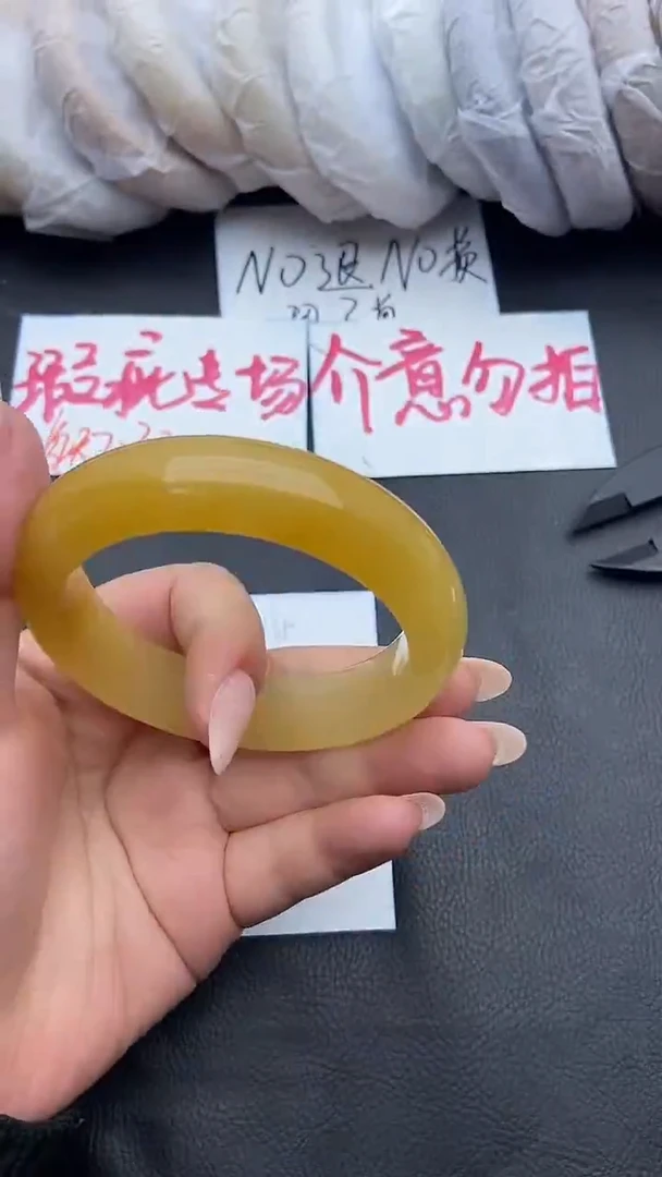 未镶嵌手镯石英质玉瑕疵135+57/58