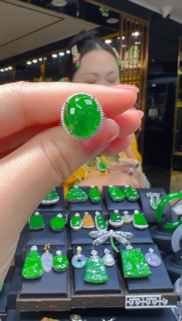 翡翠戒指18K金镶嵌102