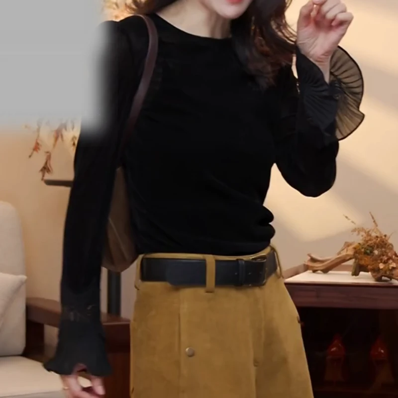 设计感圆领蕾丝拼接喇叭袖长袖百搭显瘦上衣LK2507829