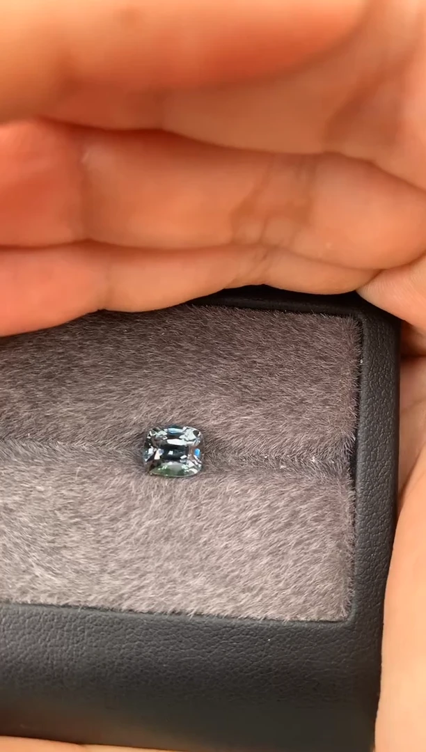 未镶嵌裸石定制尖晶石枕型 星空色调 1.95ct