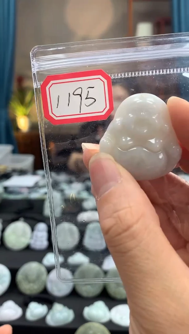 翡翠未镶嵌颈饰佛公 1195