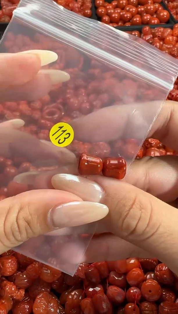 颈饰未镶嵌南红玛瑙1