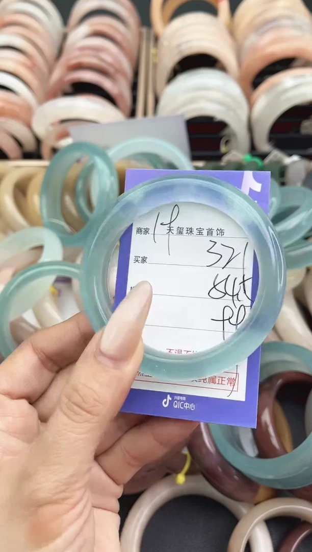 未镶嵌手镯石英质玉321
