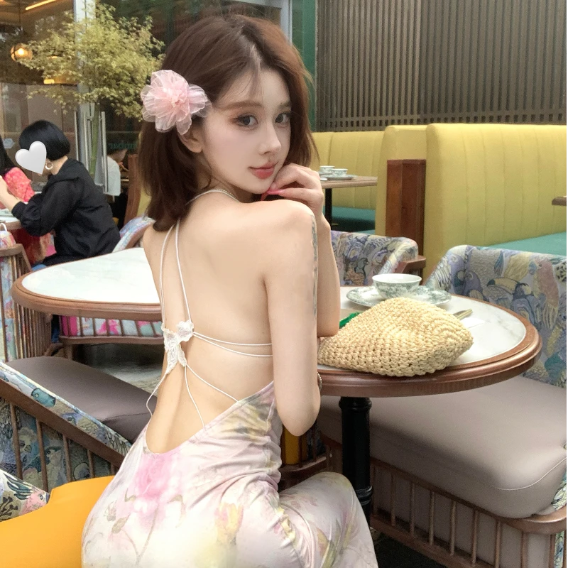 纯欲辣妹度假风碎花v领挂脖连衣裙女收腰露背包臀鱼尾长裙