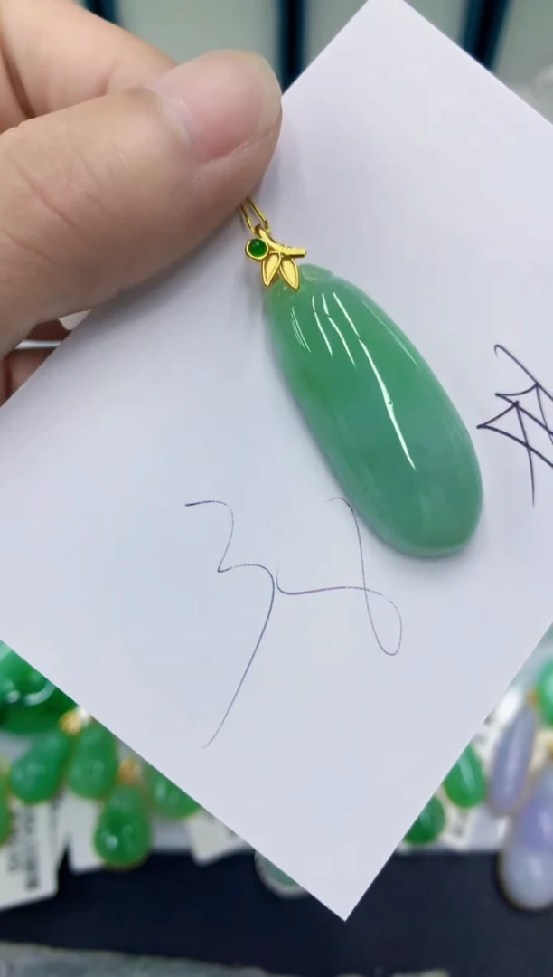 翡翠挂件未镶嵌翡翠