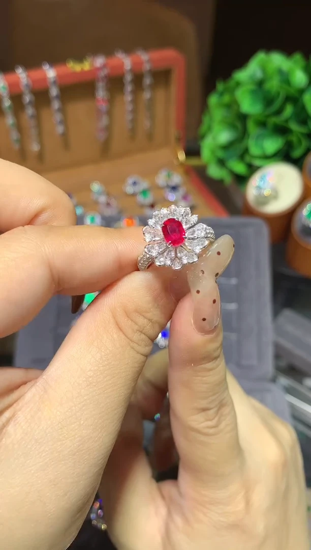 18K金镶嵌戒指红宝石1.04ct