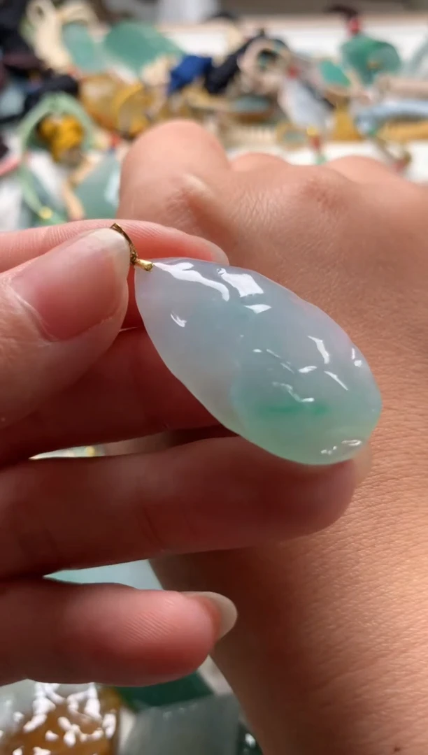 【闪购商品】翡翠颈饰18K金镶嵌吊坠