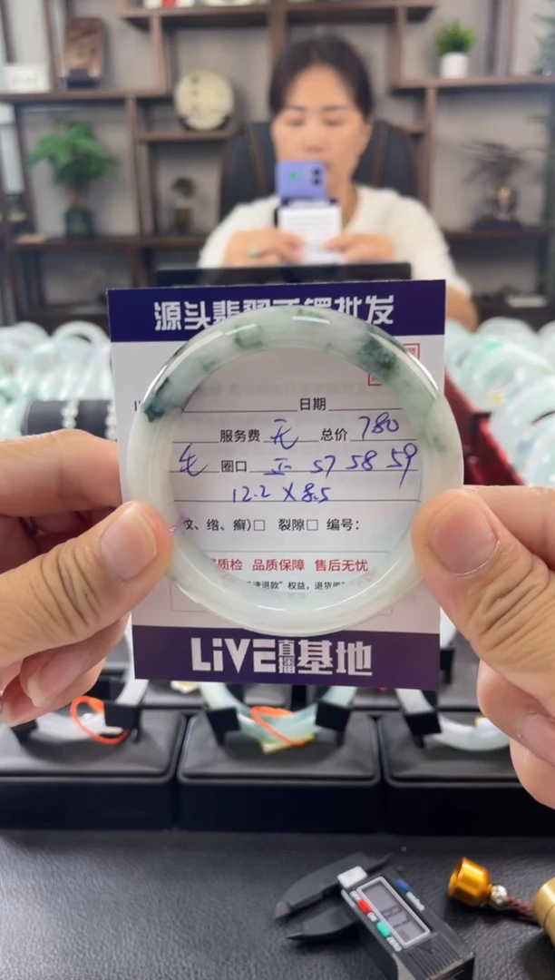 翡翠手镯未镶嵌1111111111111111