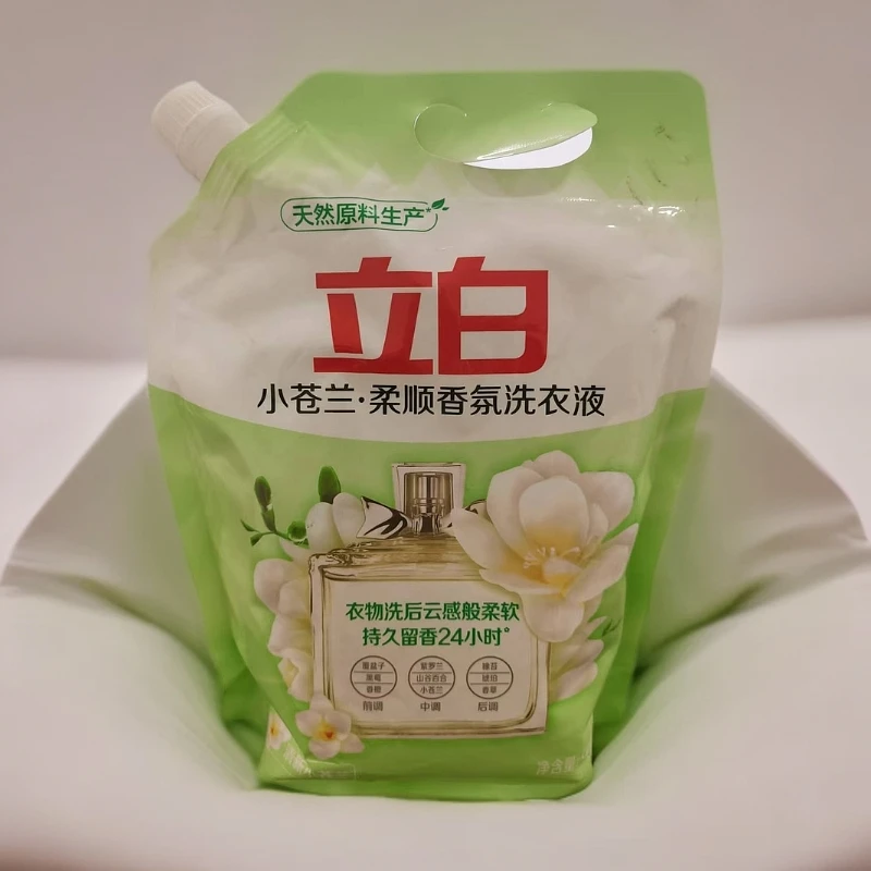 立白小苍兰柔顺香氛洗衣液900g   临期品  包装微瑕