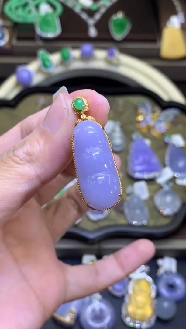 翡翠18K金镶嵌颈饰翡翠A货