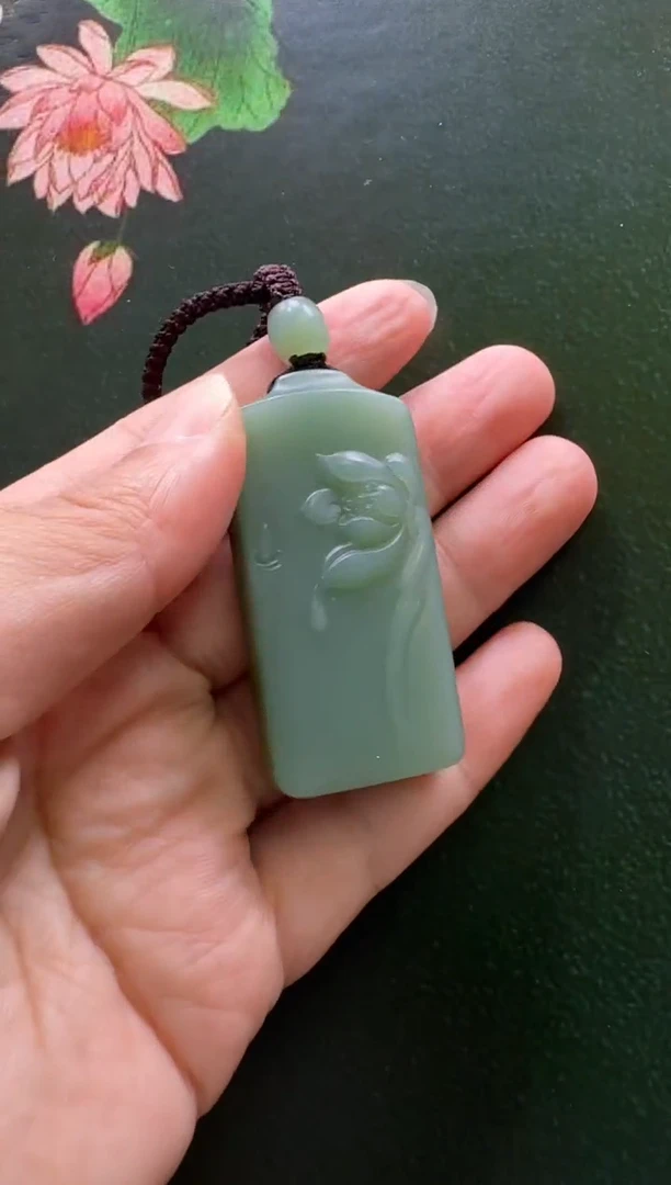 颈饰未镶嵌和田玉吊坠