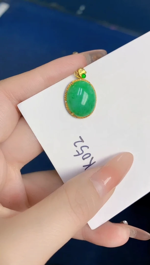 颈饰18K金镶嵌翡翠缅甸天然翡翠A货