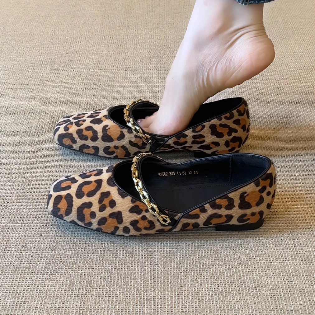 RubyL/1cm时尚复古设计感金属链条一字带豹纹方头浅口平底单鞋