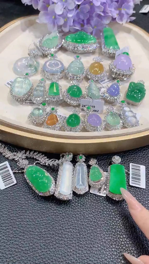 吊坠(不含链)18K金镶嵌翡翠D47
