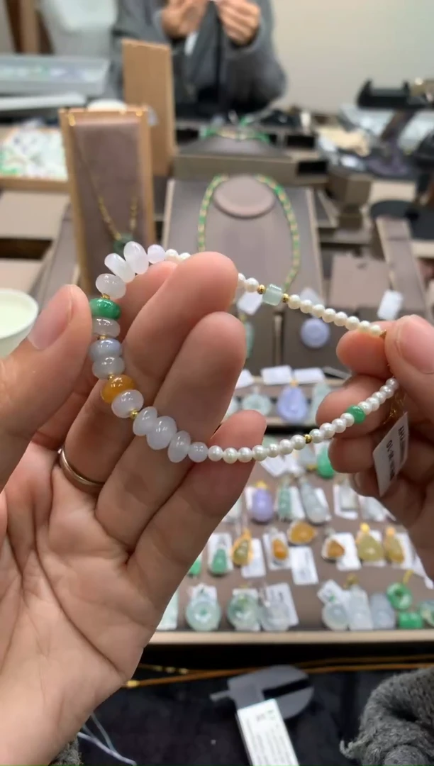 颈饰银S925镶嵌翡翠手串