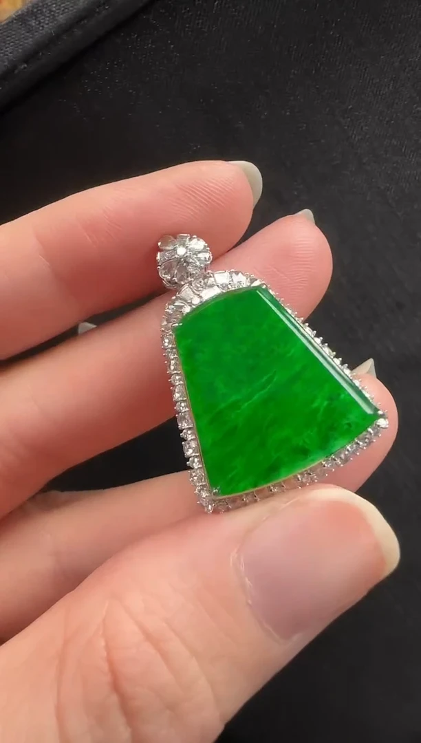 颈饰18K金镶嵌翡翠535无事牌一个