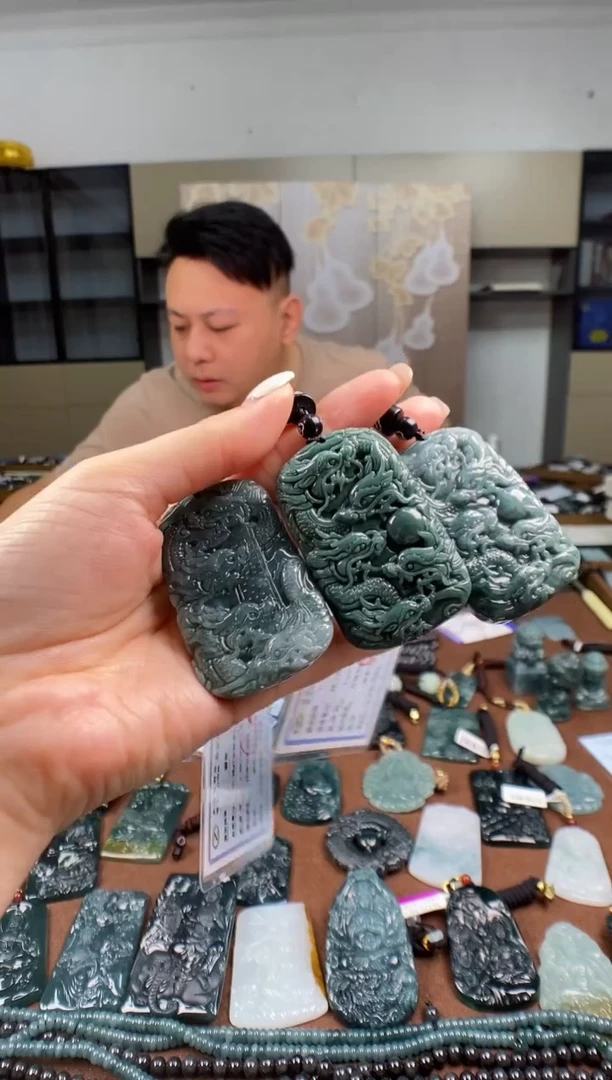 颈饰未镶嵌翡翠多样性发其一