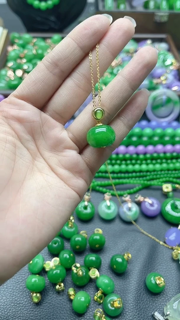 颈饰14K金镶嵌翡翠满绿苹果