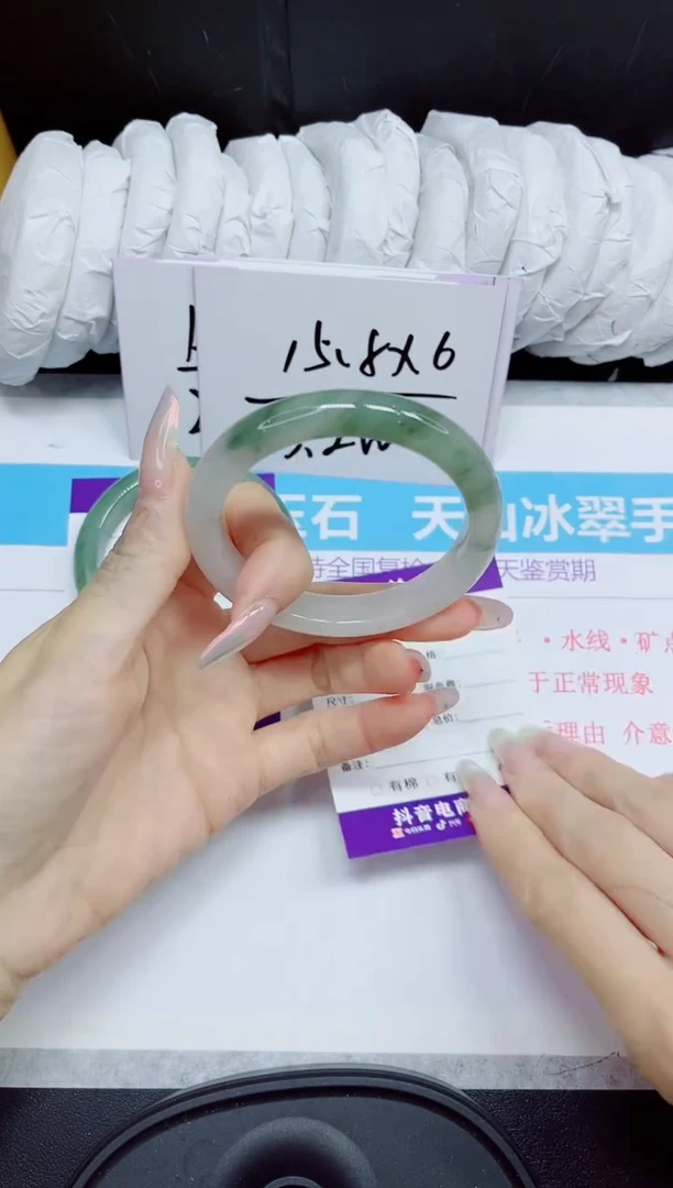 石英质玉手镯未镶嵌259.