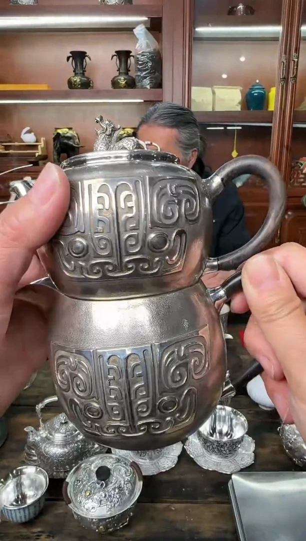足银精工手工饕餮纹錾刻泡茶壶加公道杯一套