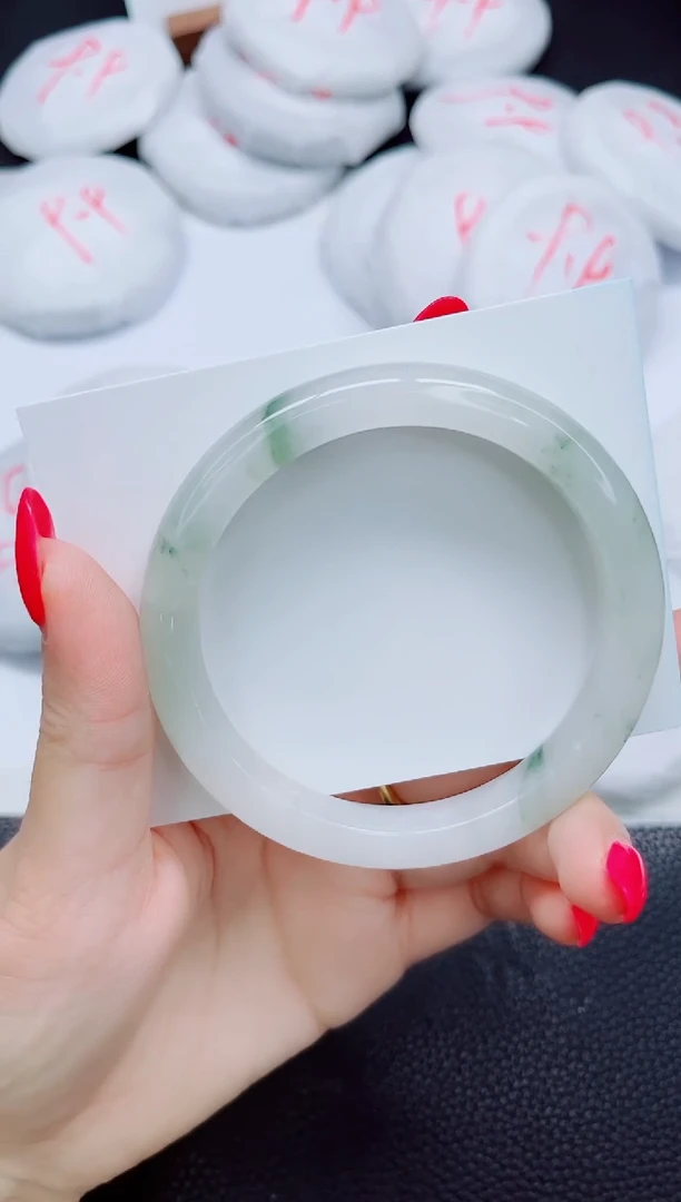 未镶嵌手镯石英质玉18-61.1