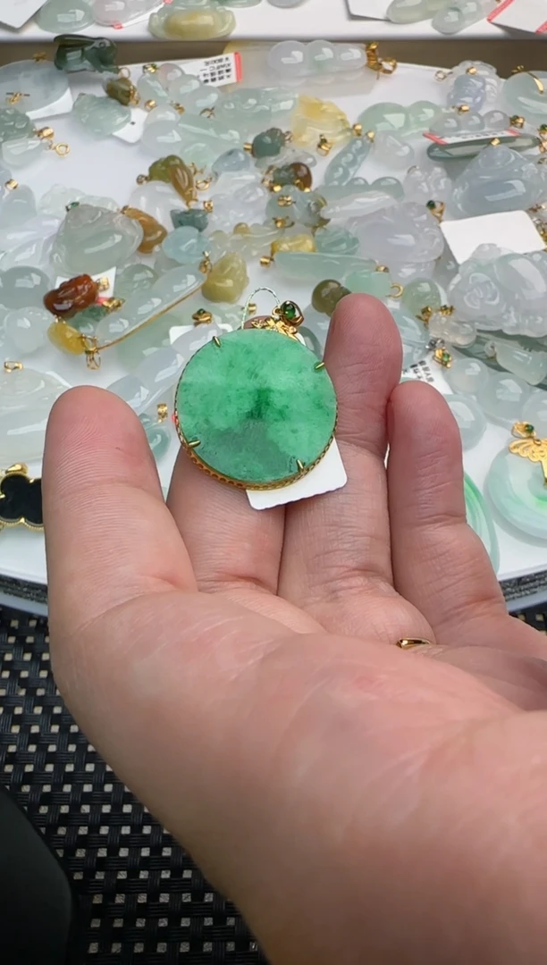 【闪购商品】翡翠吊坠(不含链)18K金镶嵌绿无