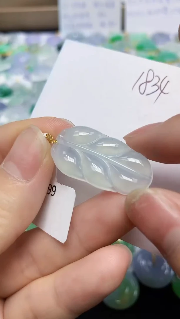 翡翠18K金镶嵌颈饰天然缅甸翡翠A货