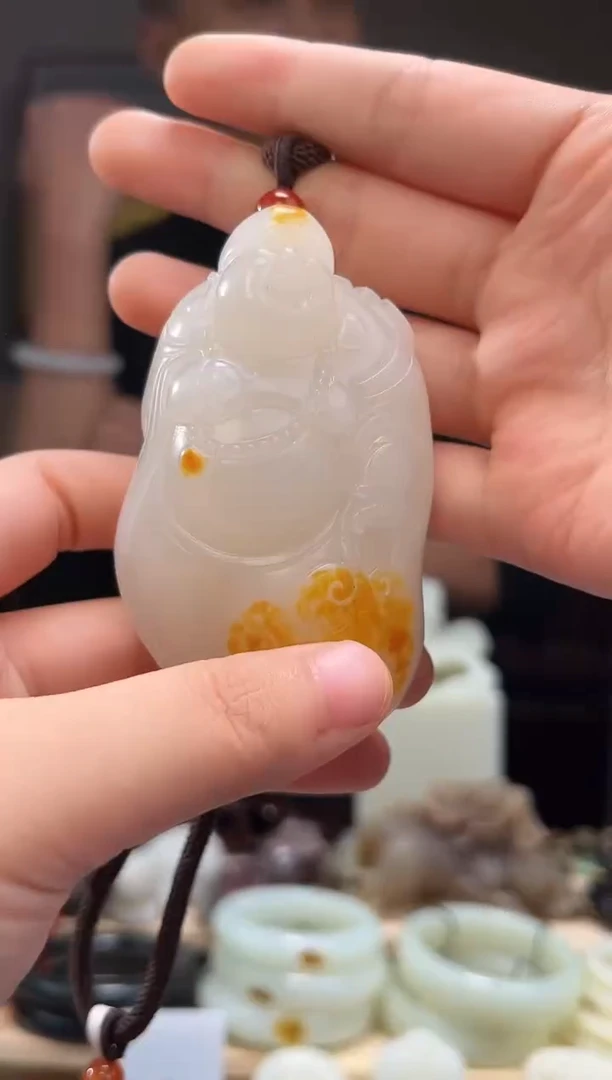 颈饰未镶嵌和田玉吊坠