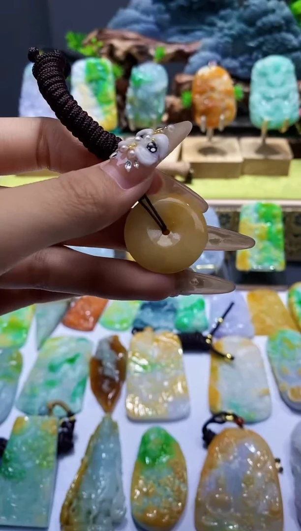 【闪购商品】翡翠颈饰未镶嵌翡翠A货