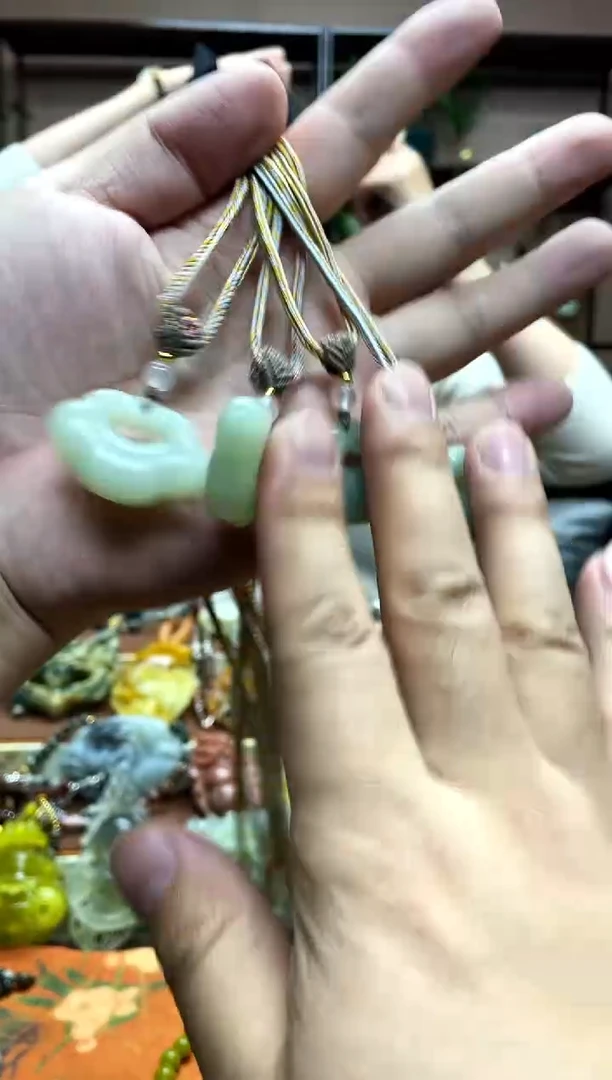 未镶嵌岫玉吊坠多样性发货发其中之一