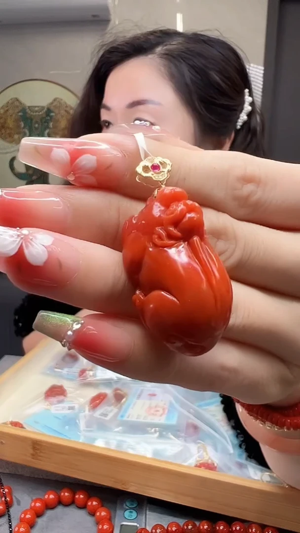 【闪购商品】南红玛瑙吊坠(不含链)18K金镶嵌/TF