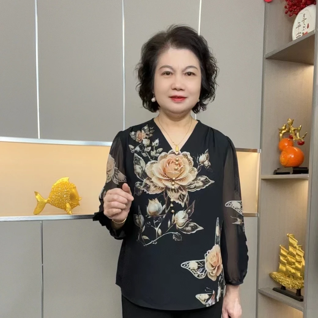 2025新款夏装气质v领轻奢感九分袖定位花时尚宽松成熟上衣妈妈装