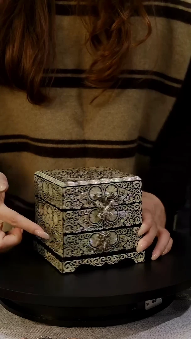 黑底龙凤·弘贝雅螺钿漆器文化馆