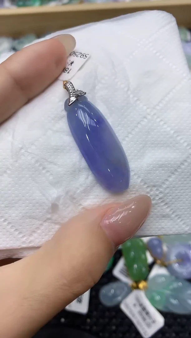 翡翠18K金镶嵌颈饰111111111111