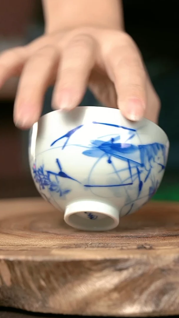 手绘手绘高温现代瓷  气  虾趣鸡心杯90cc