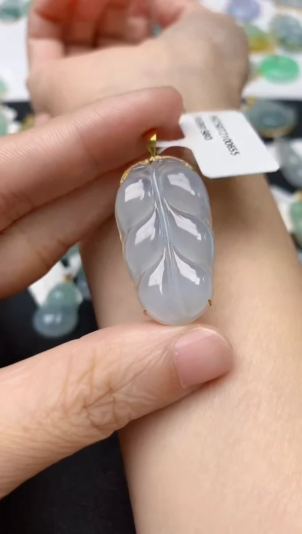 翡翠18K金镶嵌颈饰天然缅甸A货翡翠