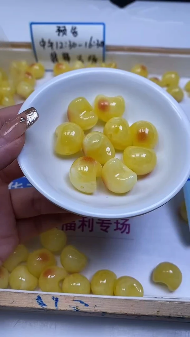 裸石蜜蜡未镶嵌E225 蜜蜡 月亮1个5.8元