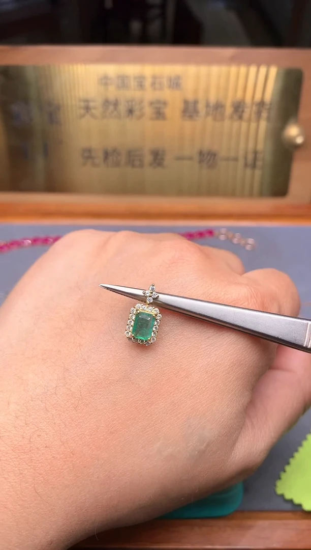 【闪购商品】祖母绿颈饰银S925镶嵌........