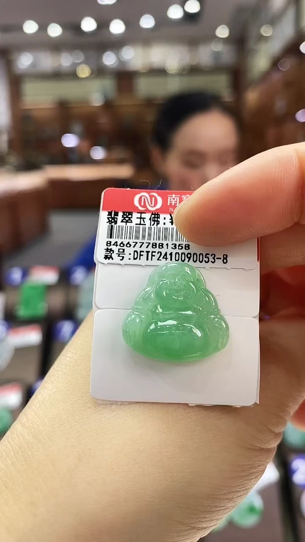 翡翠未镶嵌颈饰佛公